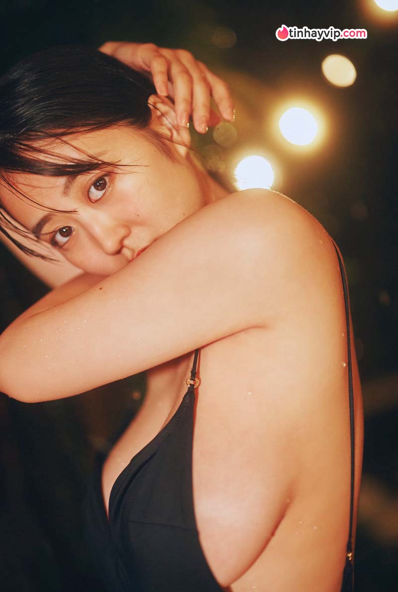 Fukui Ririka tung ảnh hậu trường bikini nóng bỏng tay