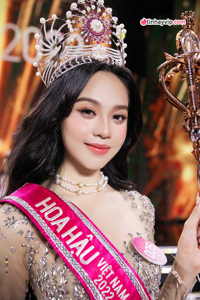 Huỳnh Thị Thanh Thủy hiếm hoi hở bạo khoe cơ thể nuột nà