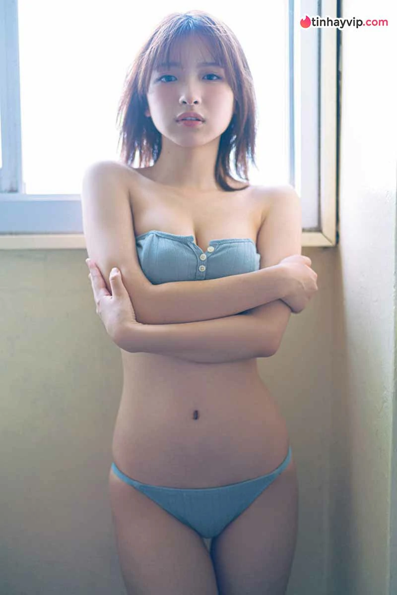 Ichinose Runa khoe visual cực phẩm với bikini khăn đỏ sexy