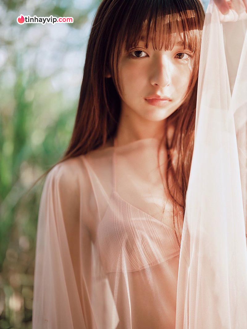 Ichinose Runa khoe visual cực phẩm với bikini khăn đỏ sexy