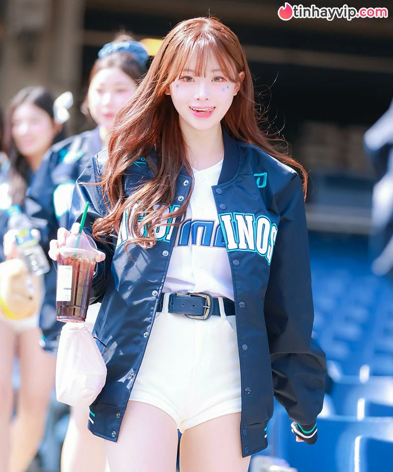 Kim Na Yeon chiếm sóng MXH với loạt ảnh khoe trọn vòng eo cực phẩm