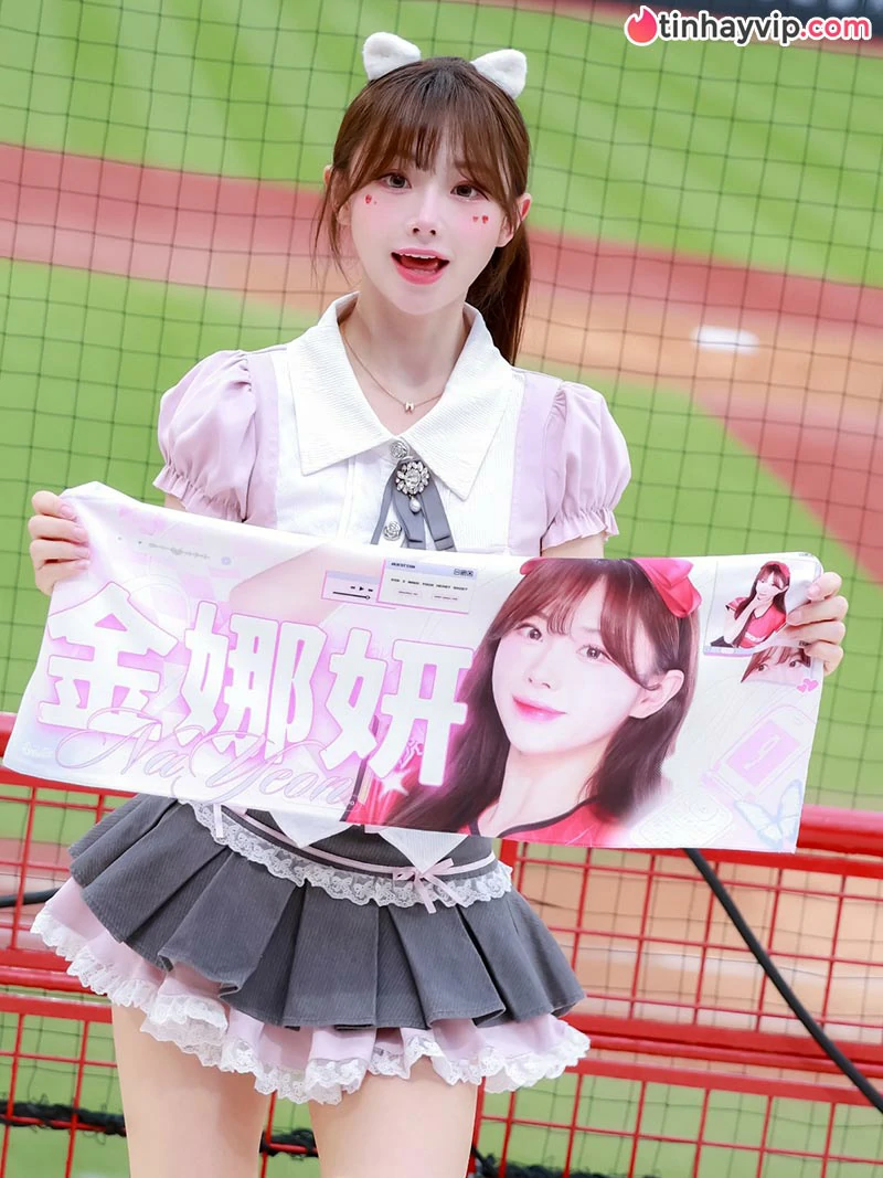 Kim Na Yeon chiếm sóng MXH với loạt ảnh khoe trọn vòng eo cực phẩm