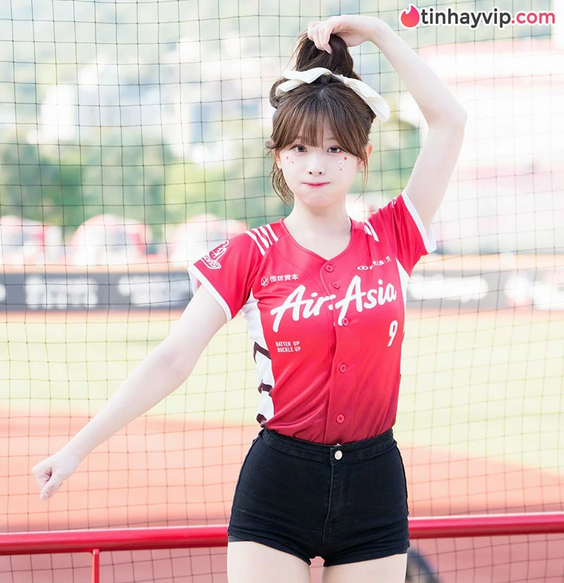 Kim Na Yeon chiếm sóng MXH với loạt ảnh khoe trọn vòng eo cực phẩm