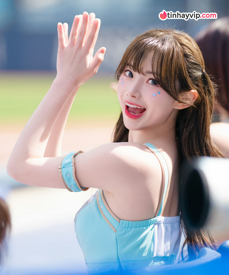 Kim Na Yeon chiếm sóng MXH với loạt ảnh khoe trọn vòng eo cực phẩm