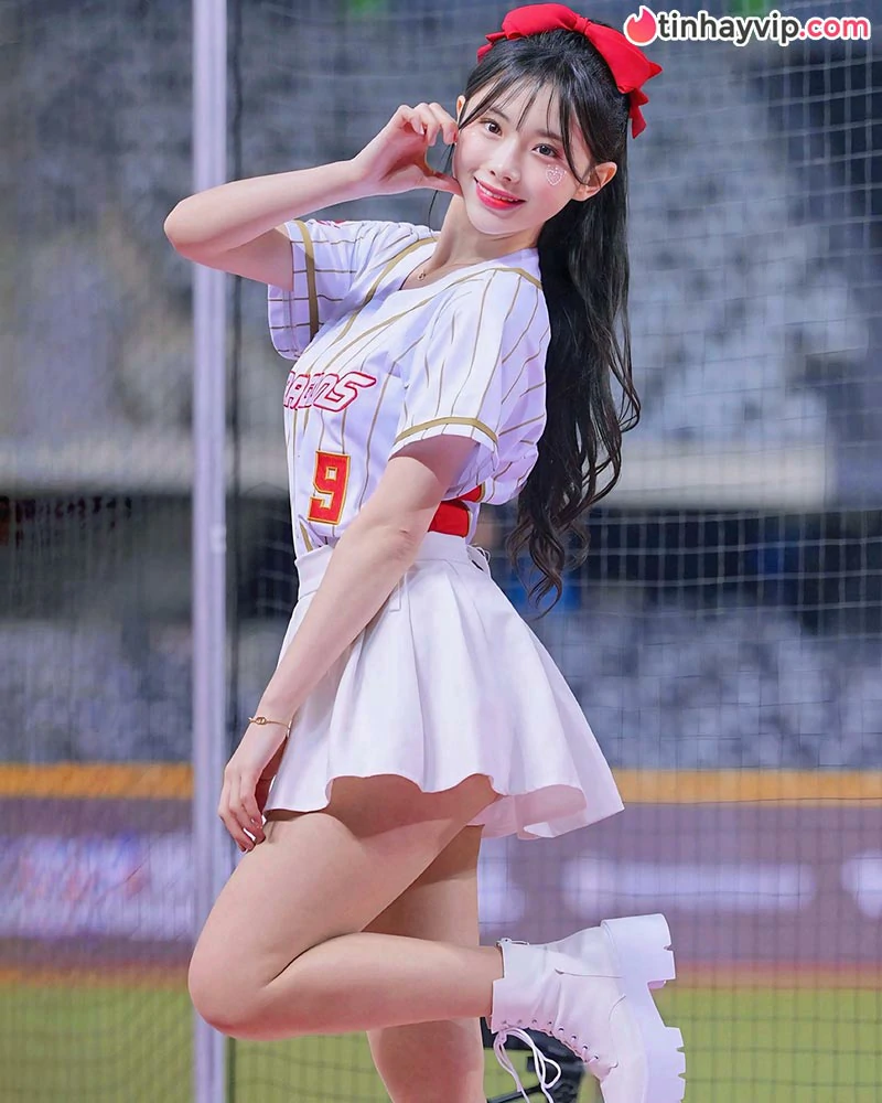 Kim Na Yeon chiếm sóng MXH với loạt ảnh khoe trọn vòng eo cực phẩm