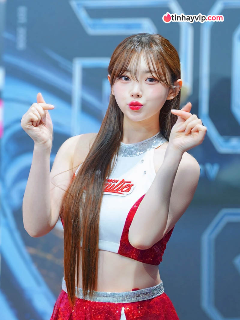 Kim Na Yeon chiếm sóng MXH với loạt ảnh khoe trọn vòng eo cực phẩm
