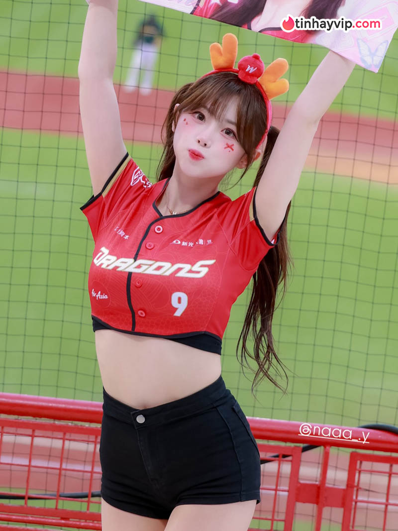 Kim Na Yeon chiếm sóng MXH với loạt ảnh khoe trọn vòng eo cực phẩm