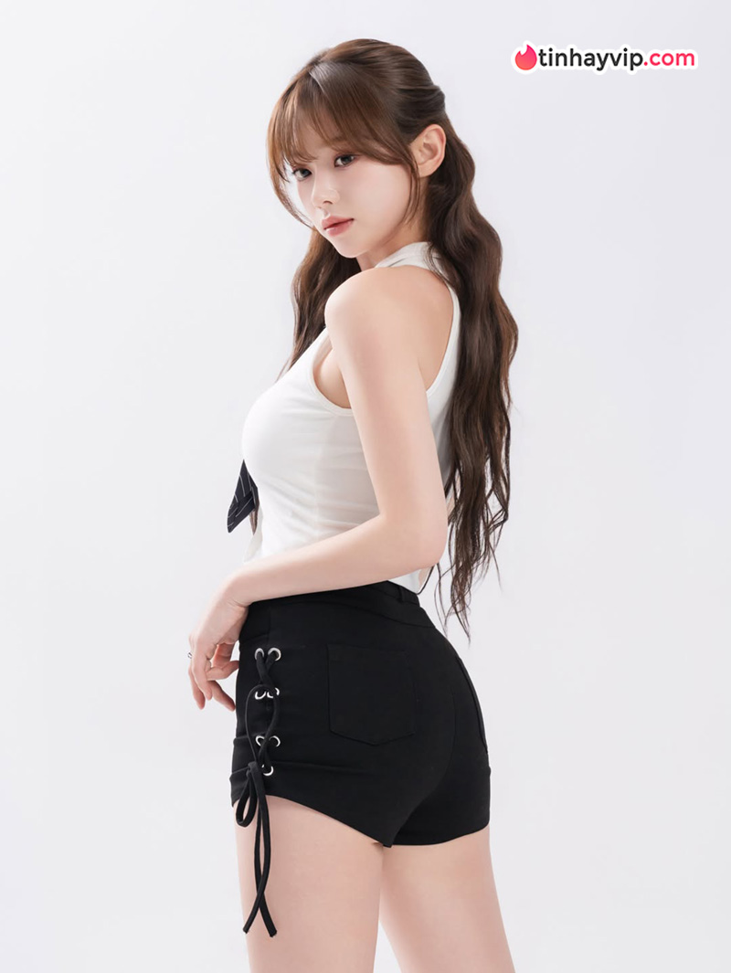 Kim Na Yeon chiếm sóng MXH với loạt ảnh khoe trọn vòng eo cực phẩm