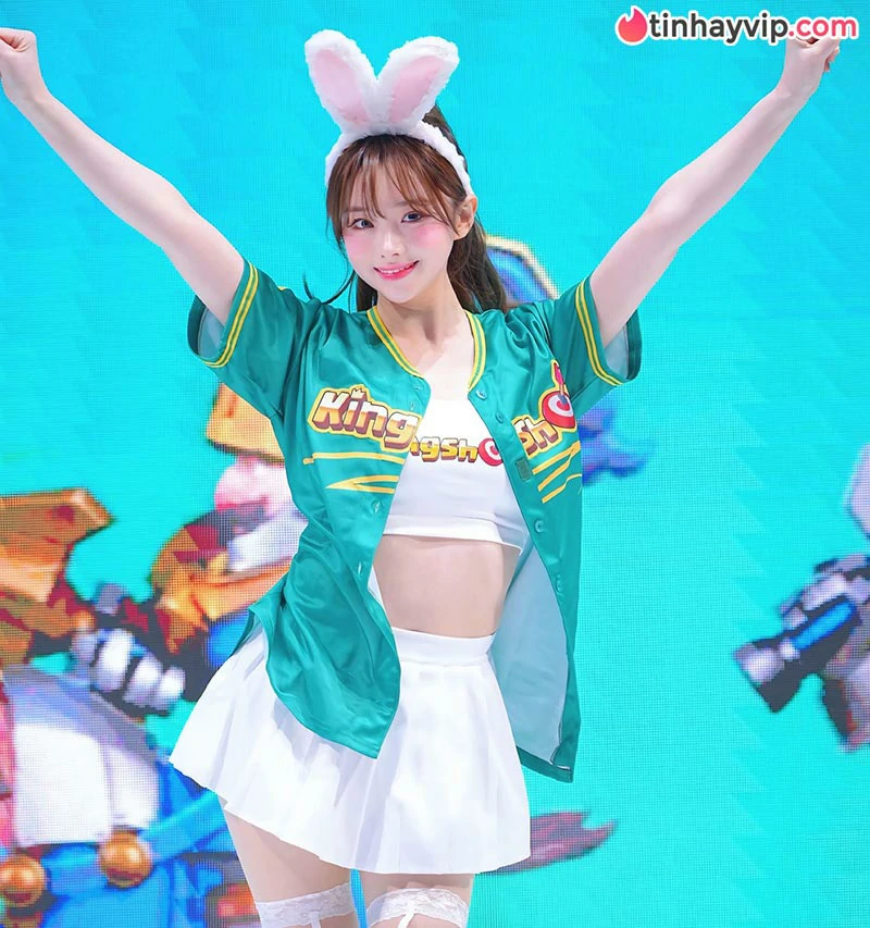 Kim Na Yeon chiếm sóng MXH với loạt ảnh khoe trọn vòng eo cực phẩm