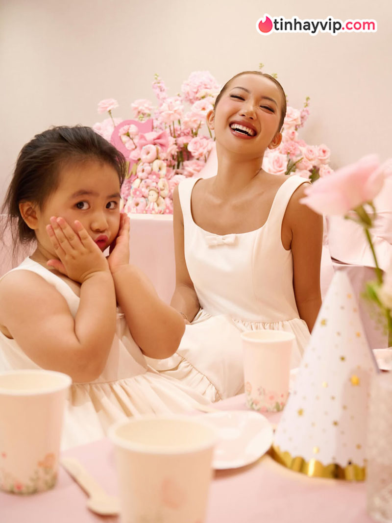 Lê Thị Khánh Huyền là ai? Tiểu sử Khánh Huyền 2K4, hành trình nổi tiếng của hot mom bản lĩnh
