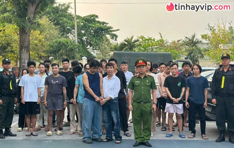 Ca sĩ Long Nhật và Sơn Ngọc Minh bị bắt trong đường dây ma túy tại TP.HCM
