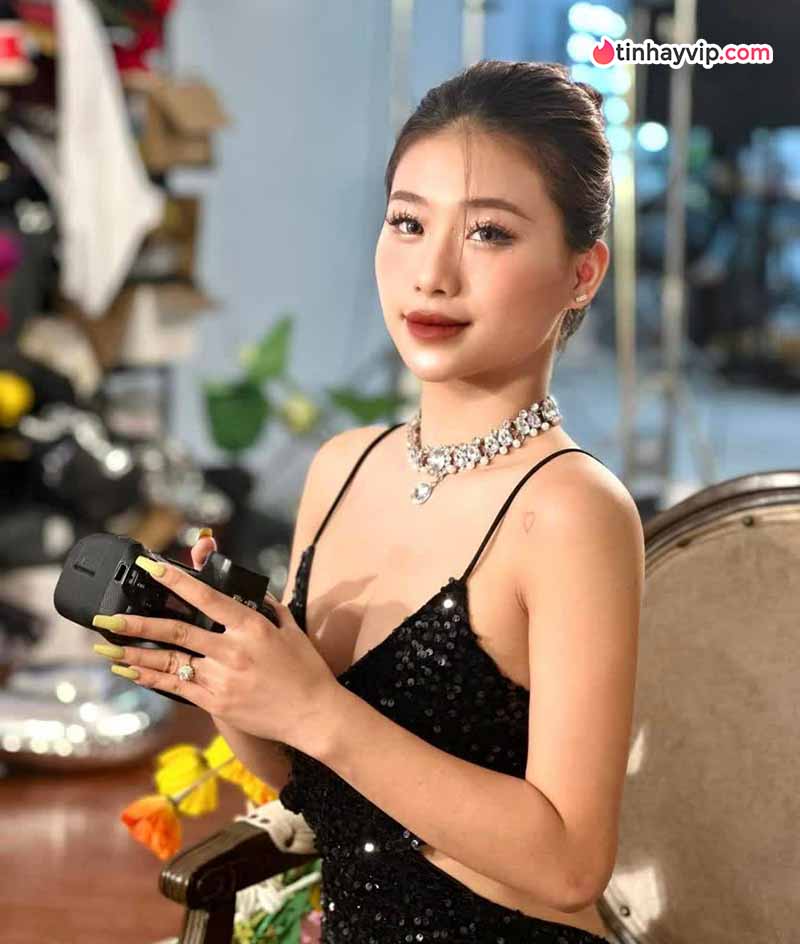 Louis Phạm vướng nghi án phông bạt khi khoe nhà mới xây