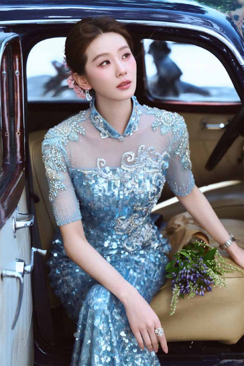 Lưu Thi Thi gây chú ý khi xuất hiện tại Hồ Gươm, Hà Nội