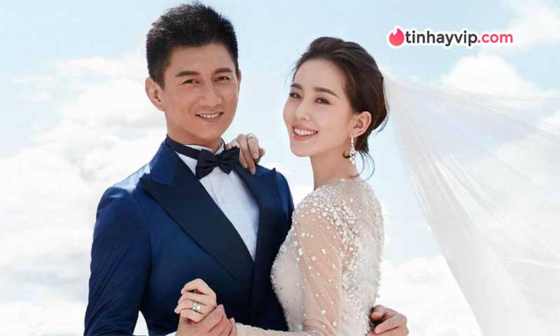 Lưu Thi Thi gây chú ý khi xuất hiện tại Hồ Gươm, Hà Nội