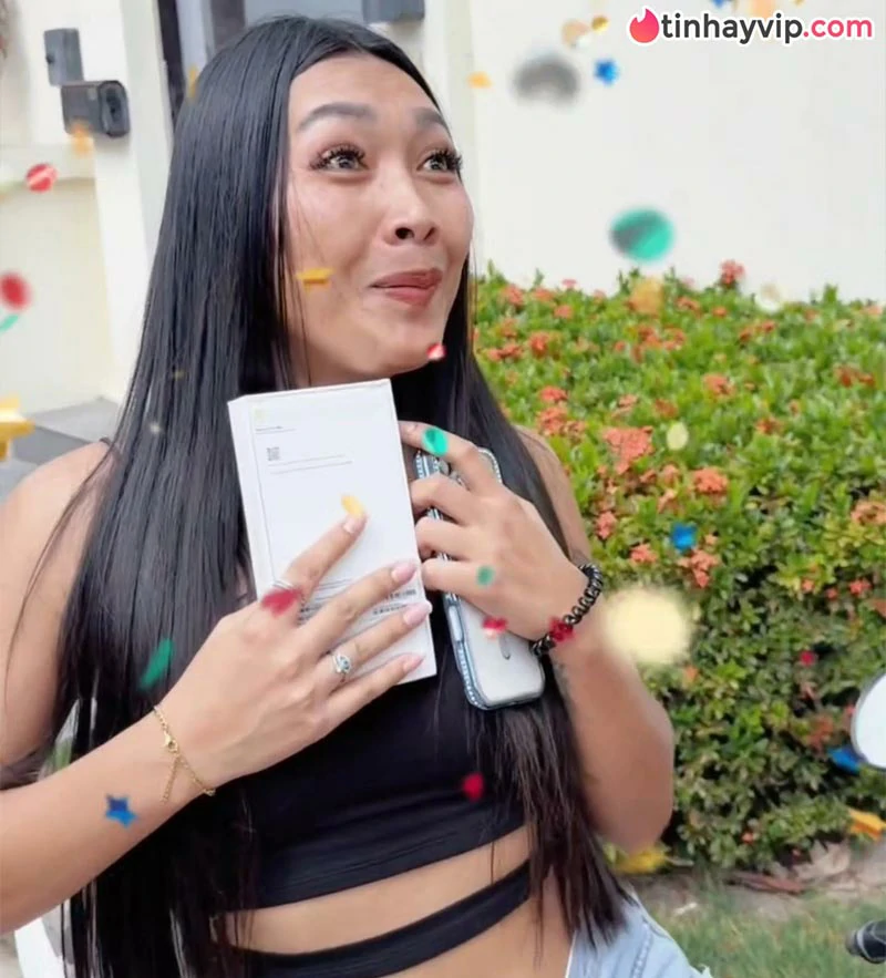 Master Sanker là ai mà gây xôn xao dư luận vì clip tặng iPhone ở Hồ Gươm?