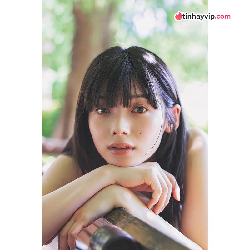 Minami Kotona tung ảnh bikini tuổi 19 đầy trong trẻo