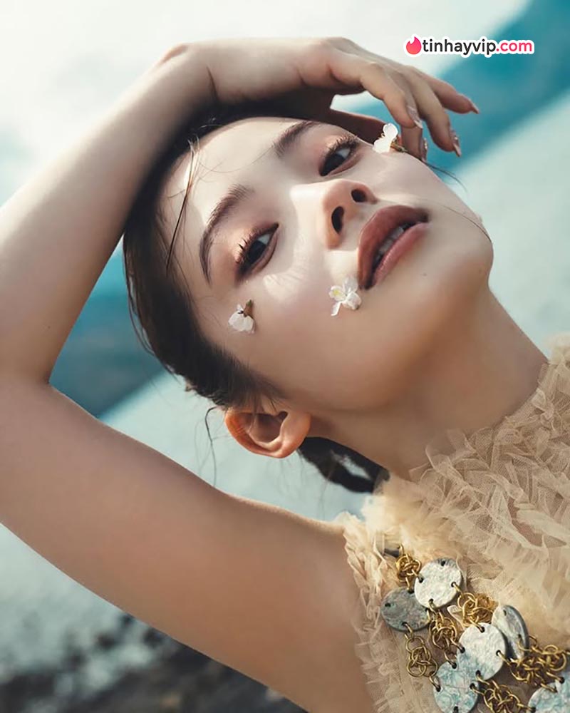 Minami Kotona tung ảnh bikini tuổi 19 đầy trong trẻo
