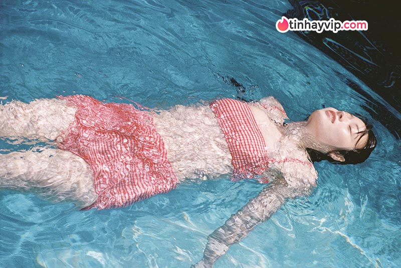 Minami Kotona tung ảnh bikini tuổi 19 đầy trong trẻo