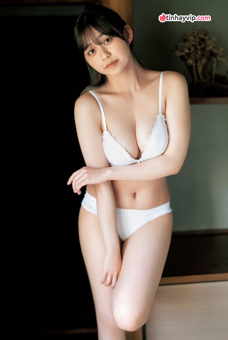 Misumi Eri: Nữ diễn viên lai Mỹ khoe body quyến rũ