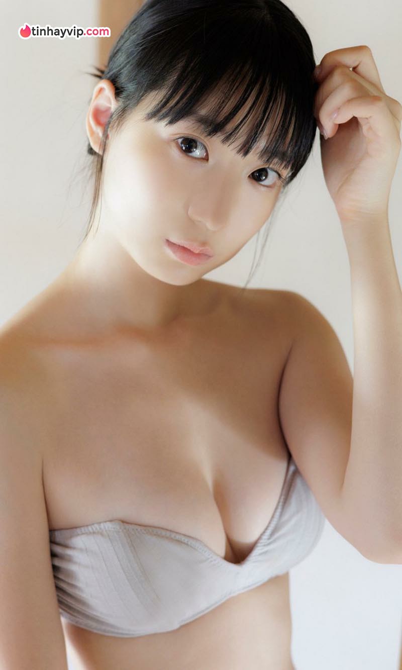Momota Shiori: Mỹ nhân 18 tuổi gây bão với vóc dáng nữ thần