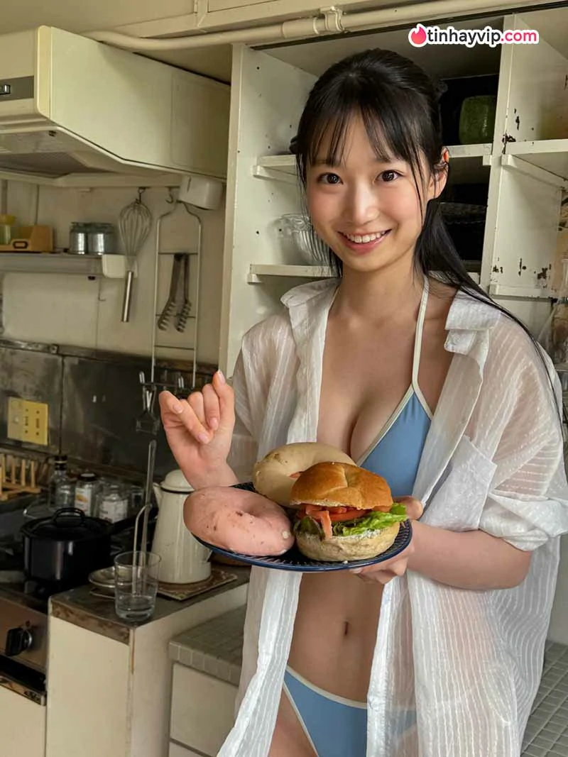 Momota Shiori: Mỹ nhân 18 tuổi gây bão với vóc dáng nữ thần