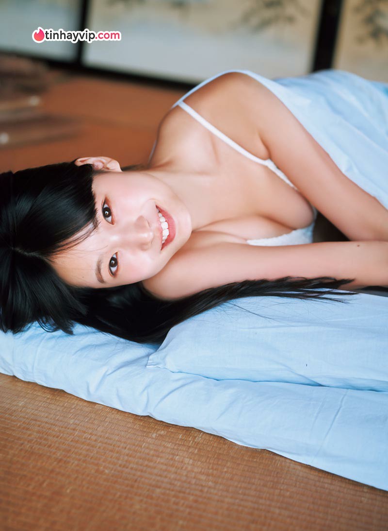 Momota Shiori: Mỹ nhân 18 tuổi gây bão với vóc dáng nữ thần