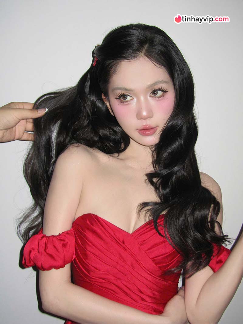 Ngọc Trinh là ai? Hành trình định hình phong cách quyến rũ