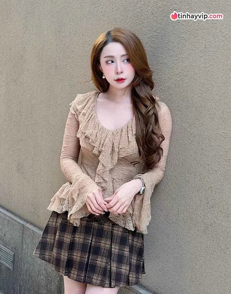 Phạm Quỳnh Nga khoe sắc trẻ trung tuổi 40 bên biển