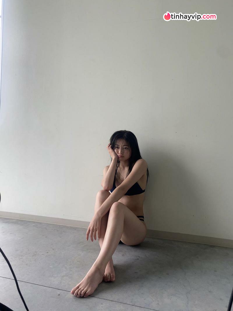 Rino Wanouchi khoe body rực lửa trên bìa tạp chí lớn