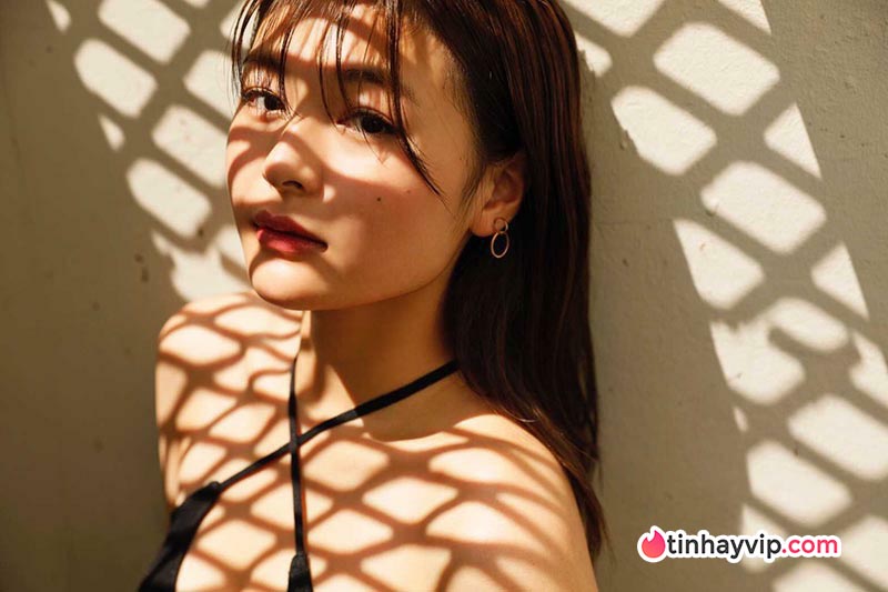 Rino Wanouchi khoe body rực lửa trên bìa tạp chí lớn