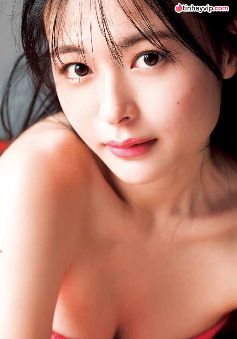 Rino Wauchi khoe body rực lửa trên bìa tạp chí lớn