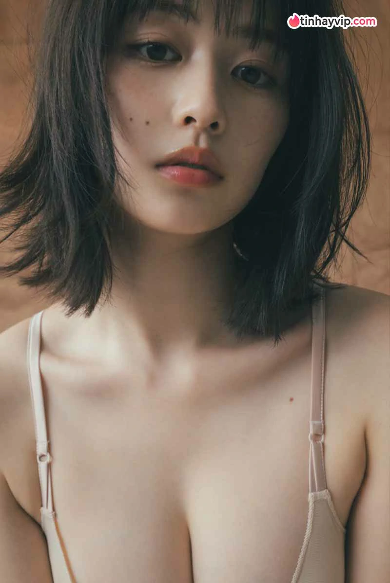 Saeki Yuzuha gây sốt với bikini và nốt ruồi quyến rũ