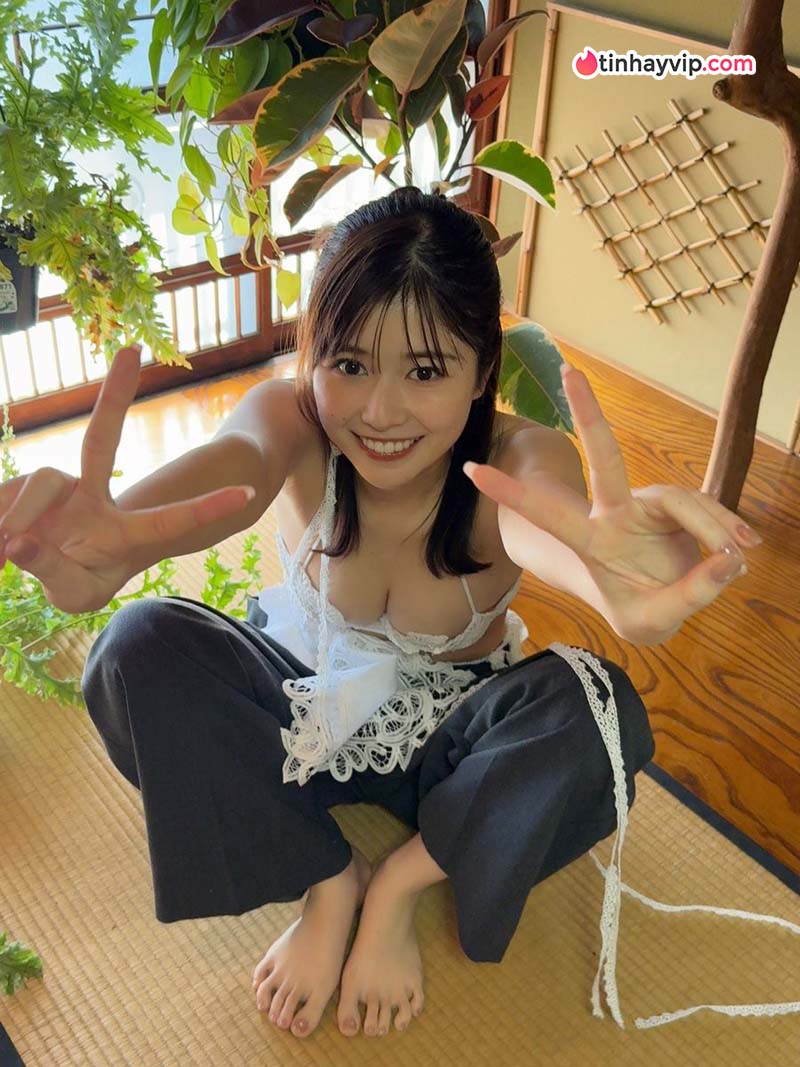 Saeki Yuzuha gây sốt với bikini và nốt ruồi quyến rũ