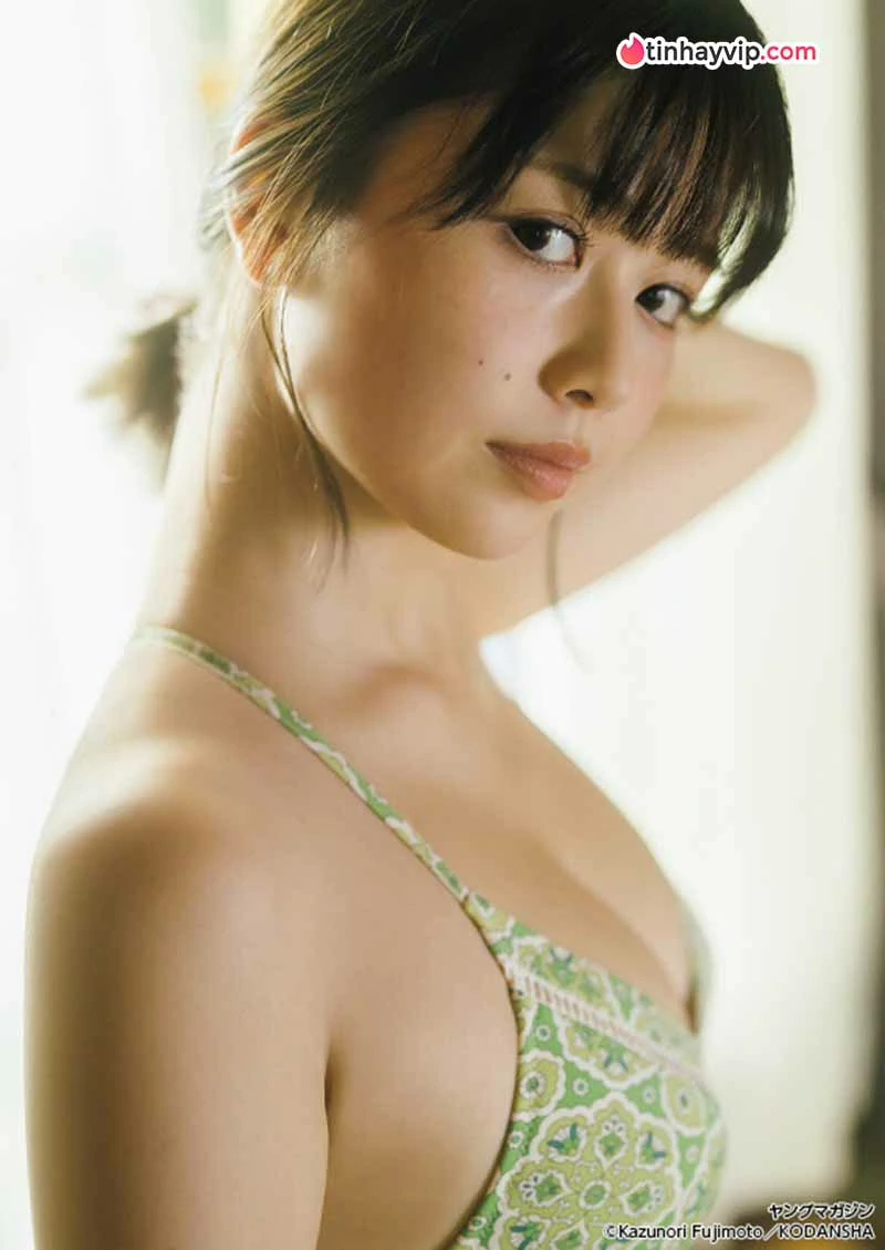 Saeki Yuzuha gây sốt với bikini và nốt ruồi quyến rũ