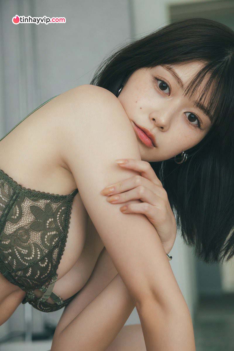 Saeki Yuzuha gây sốt với bikini và nốt ruồi quyến rũ