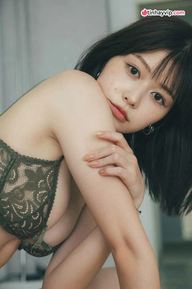 Saeki Yuzuha gây sốt với bikini và nốt ruồi quyến rũ