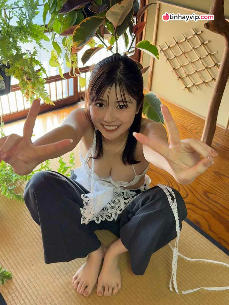 Saeki Yuzuha gây sốt với bikini và nốt ruồi quyến rũ
