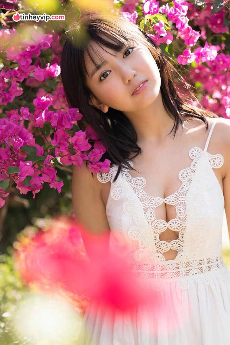 Sawaguchi Aika lộ diện quyến rũ trên Young Magazine