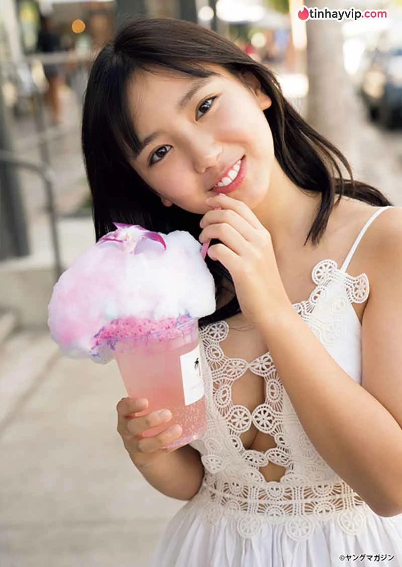 Sawaguchi Aika lộ diện quyến rũ trên Young Magazine