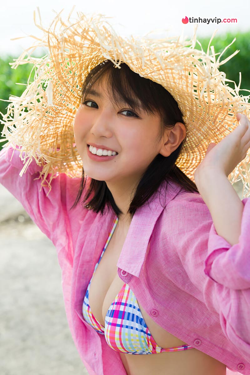 Sawaguchi Aika lộ diện quyến rũ trên Young Magazine