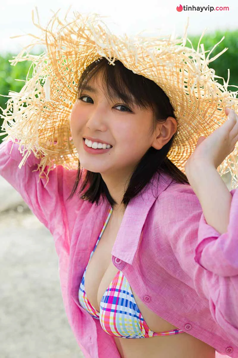 Sawaguchi Aika lộ diện quyến rũ trên Young Magazine
