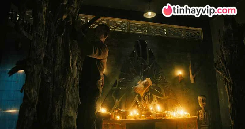 Sợi chỉ đỏ đánh dấu màn tái xuất đầy kinh dị từ Hàm Trần