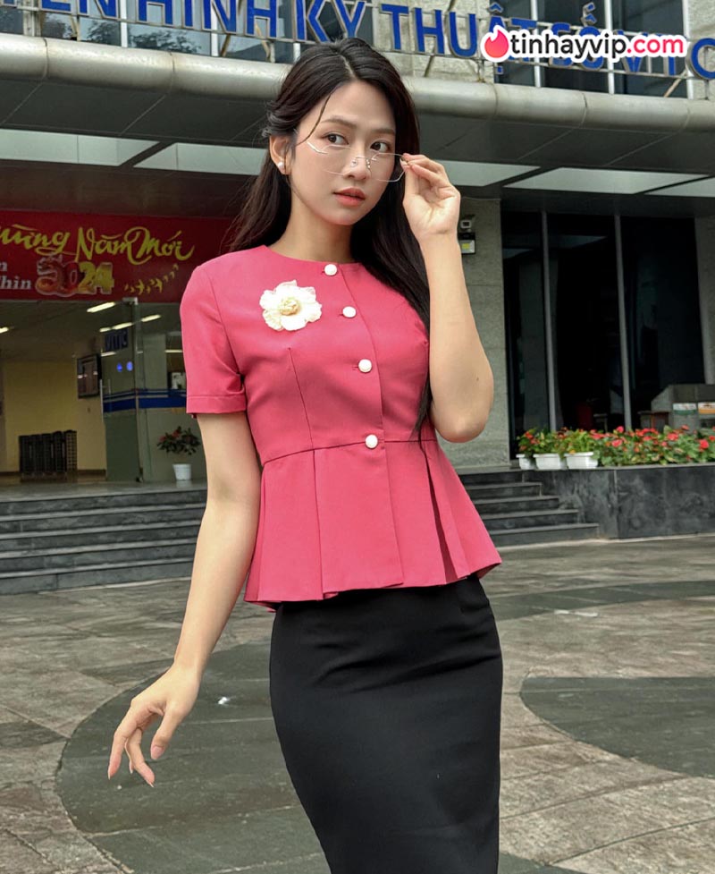 Vì sao Lê Bống càng nỗ lực xây dựng hình ảnh tri thức lại càng bị gán mác làm màu?