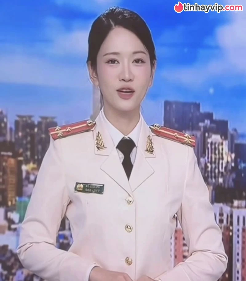 Vì sao Lê Bống càng nỗ lực xây dựng hình ảnh tri thức lại càng bị gán mác làm màu?