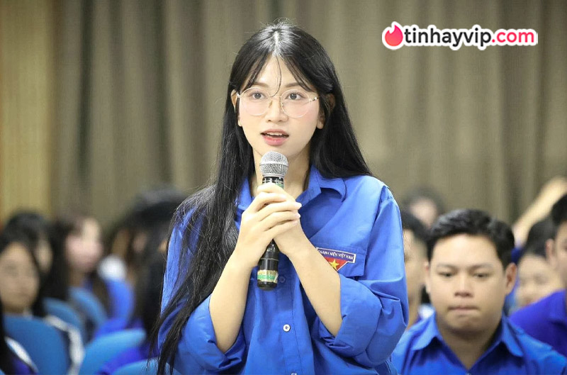 Vì sao Lê Bống càng nỗ lực xây dựng hình ảnh tri thức lại càng bị gán mác làm màu?