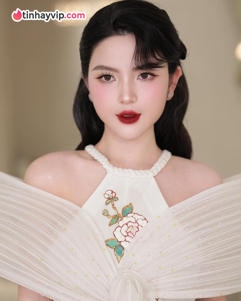 Khó rời mắt trước vóc dáng Chu Thanh Huyền trong chuyến nghỉ dưỡng cùng Quang Hải