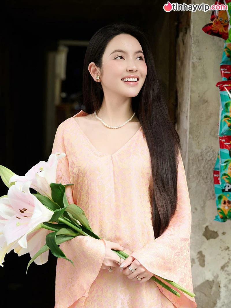 Khó rời mắt trước vóc dáng Chu Thanh Huyền trong chuyến nghỉ dưỡng cùng Quang Hải