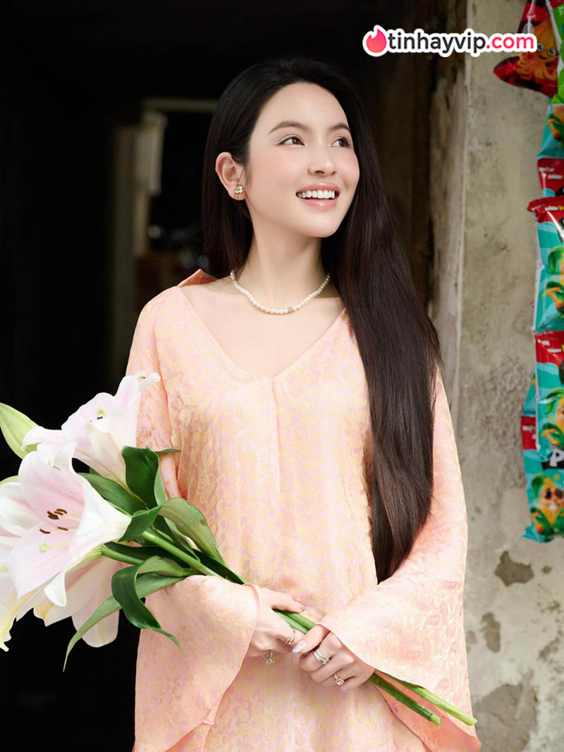 Khó rời mắt trước vóc dáng Chu Thanh Huyền trong chuyến nghỉ dưỡng cùng Quang Hải