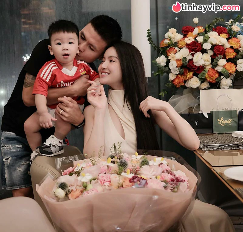 Khó rời mắt trước vóc dáng Chu Thanh Huyền trong chuyến nghỉ dưỡng cùng Quang Hải