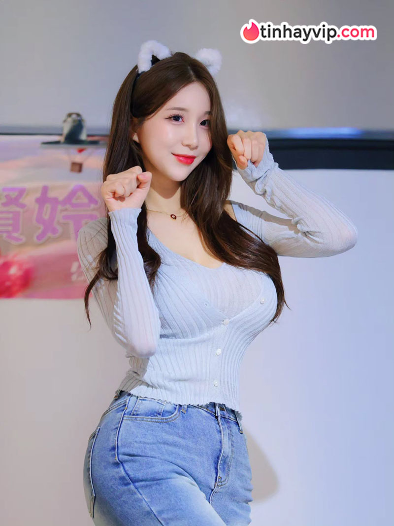 Cận cảnh vũ đạo bốc lửa của nữ thần Kim Hyun Young khiến khán đài bùng nổ